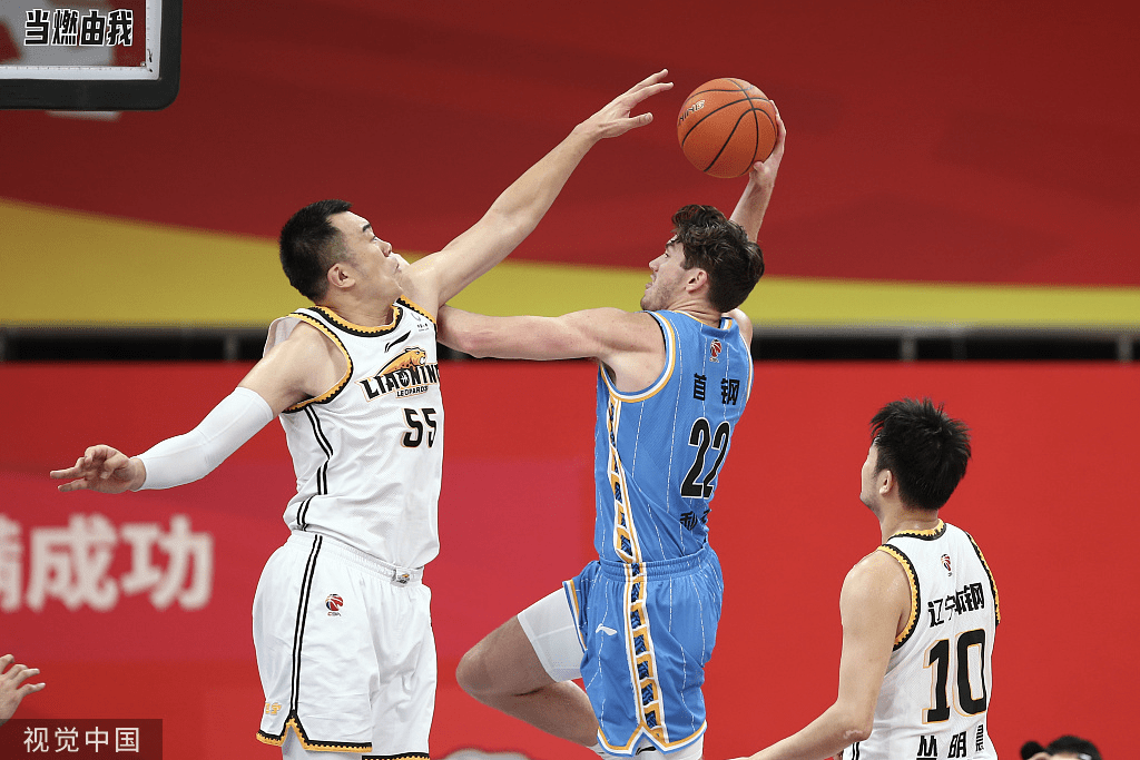 包含里程碑夜国际米兰迎来里程碑，CBA常规赛冲刺阶段刷纪录，压力陡增，身体对抗强度拉满的词条