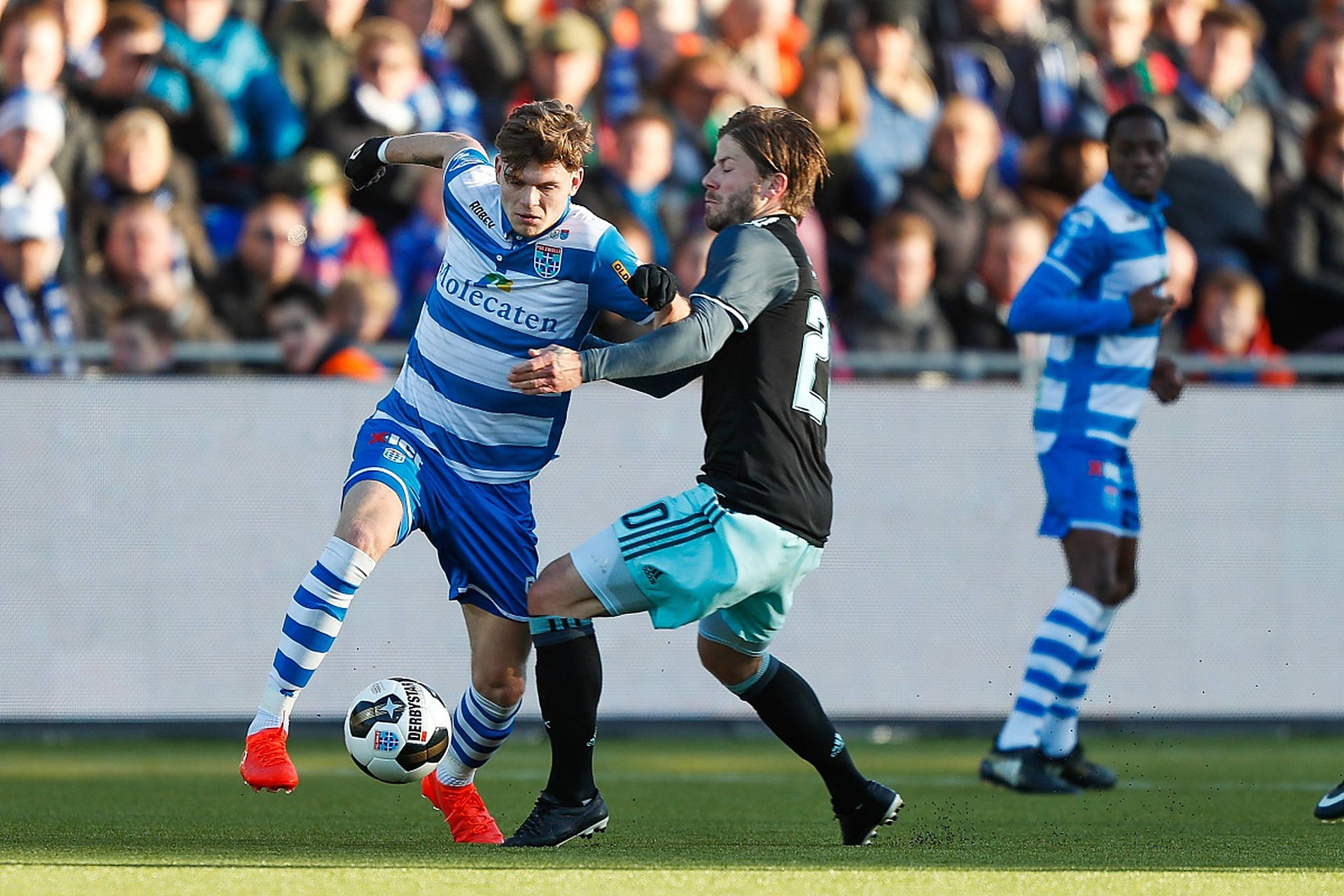 包含赛前荷甲焦点战，瓦伦西亚防线松动，话题不断，身体对抗强度拉满的词条