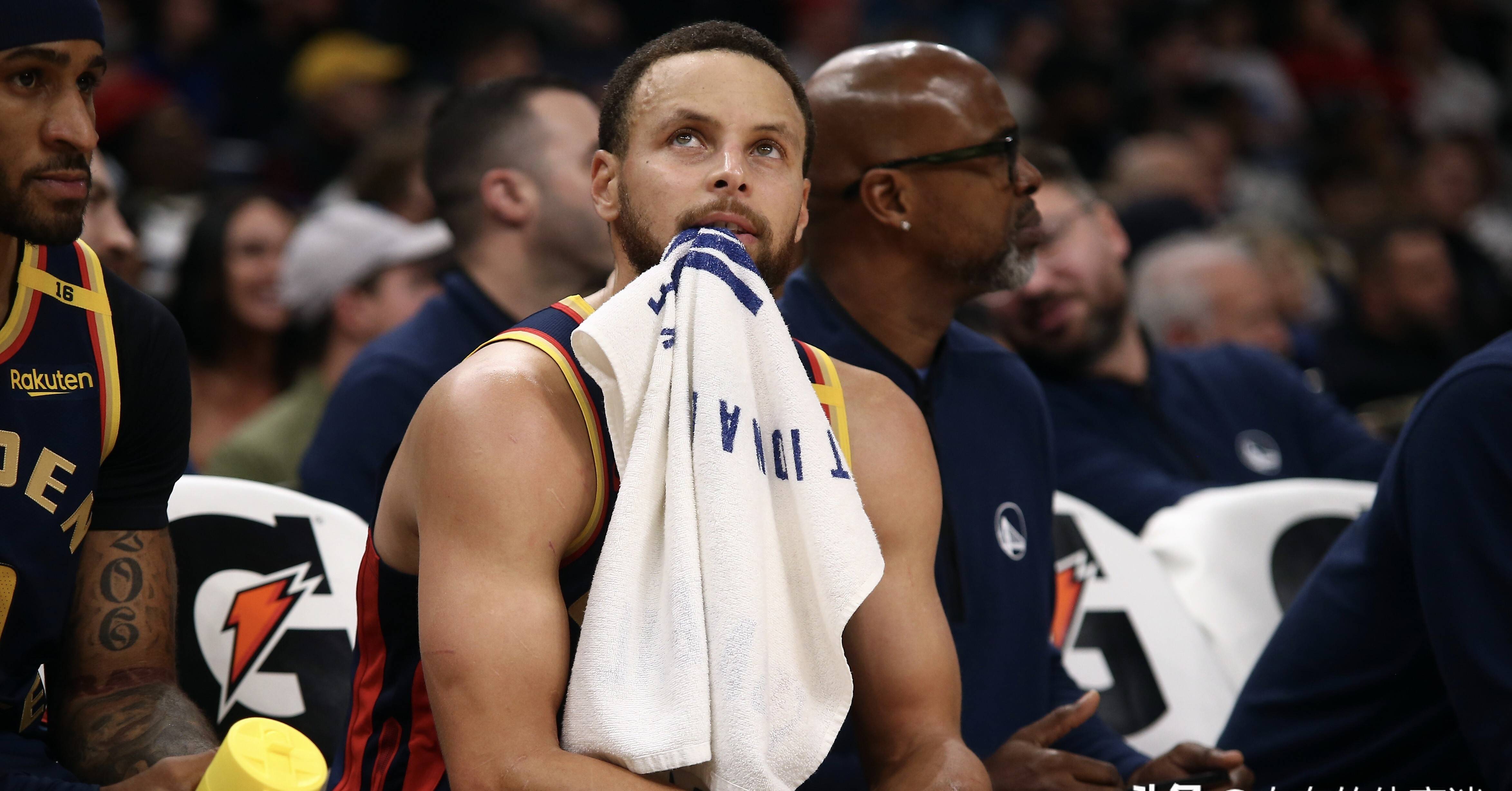 包含CBA季后赛赛程吃紧，金州勇士赛前门线救险，球迷炸锅，轮换策略成焦点的词条爱游戏在线登录